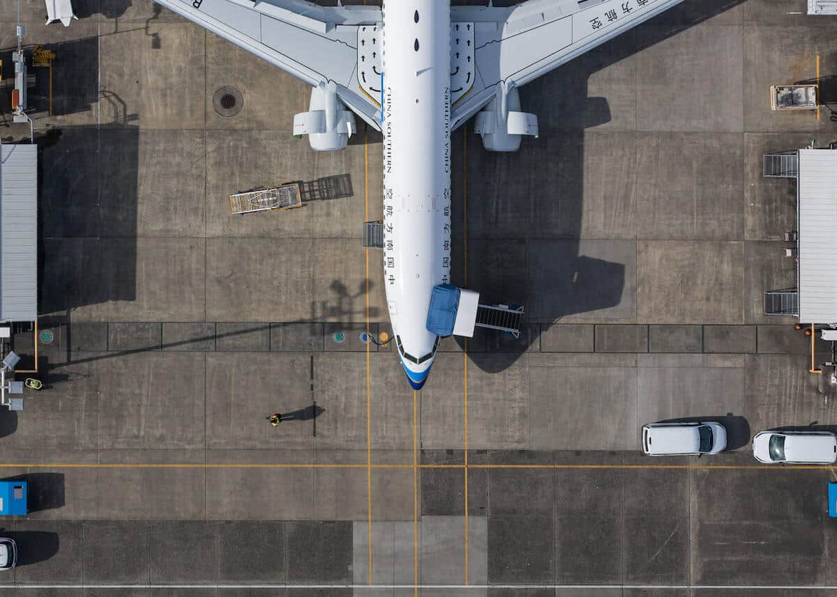 Letecké fotografie zachytené z vrtuľníka odhaľujúce ohromujúcu symetriu letísk - mike kelley airport photography 2 - Letecké fotografie zachytené z vrtuľníka odhaľujúce ohromujúcu symetriu letísk