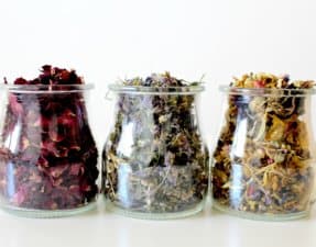 Uskladnenie aromatických bylín v sklenených nádobách