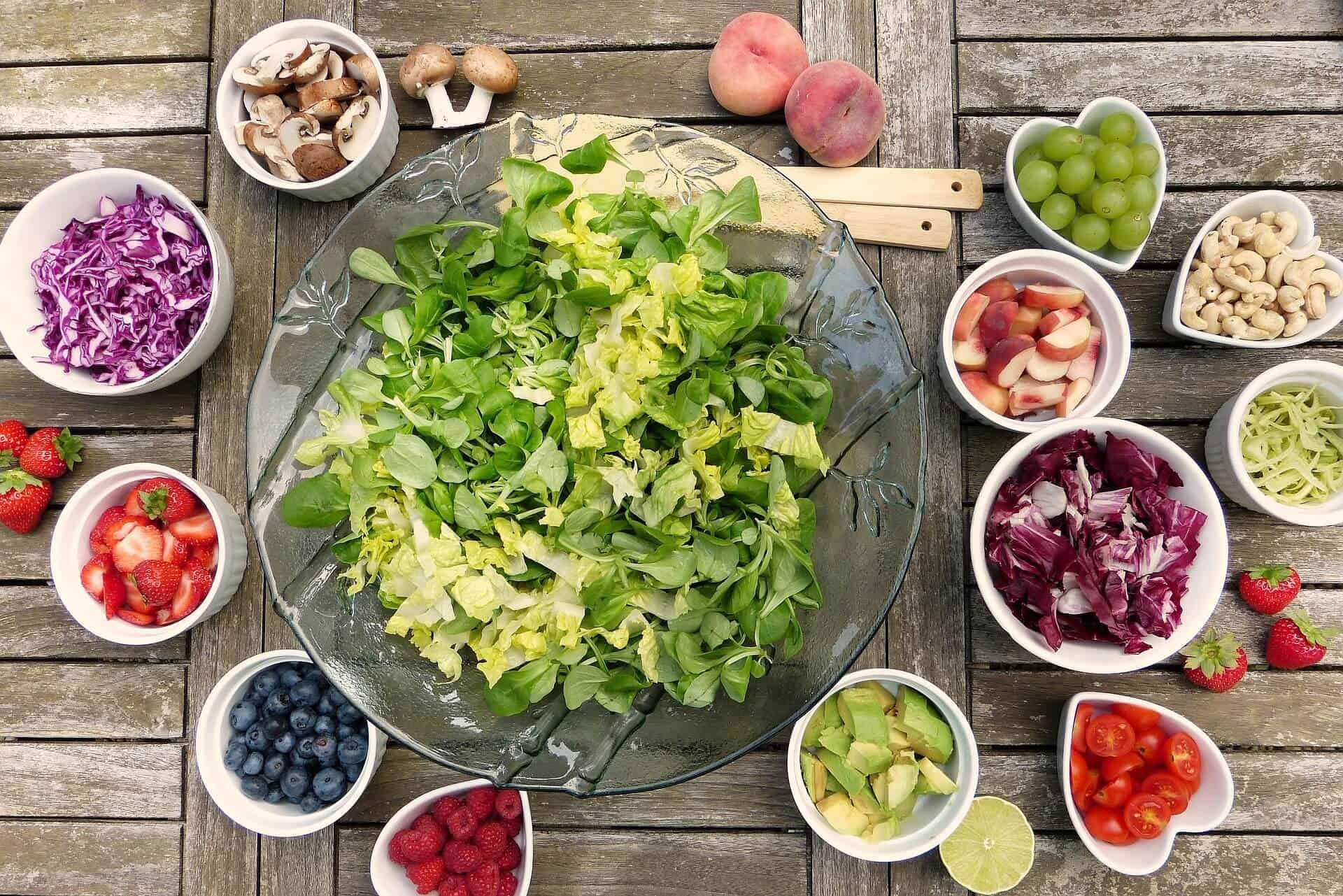 Paleo diéta - nový trend alebo návrat ku koreňom? - salad 2756467 1920 - Paleo diéta &#8211; nový trend alebo návrat ku koreňom?