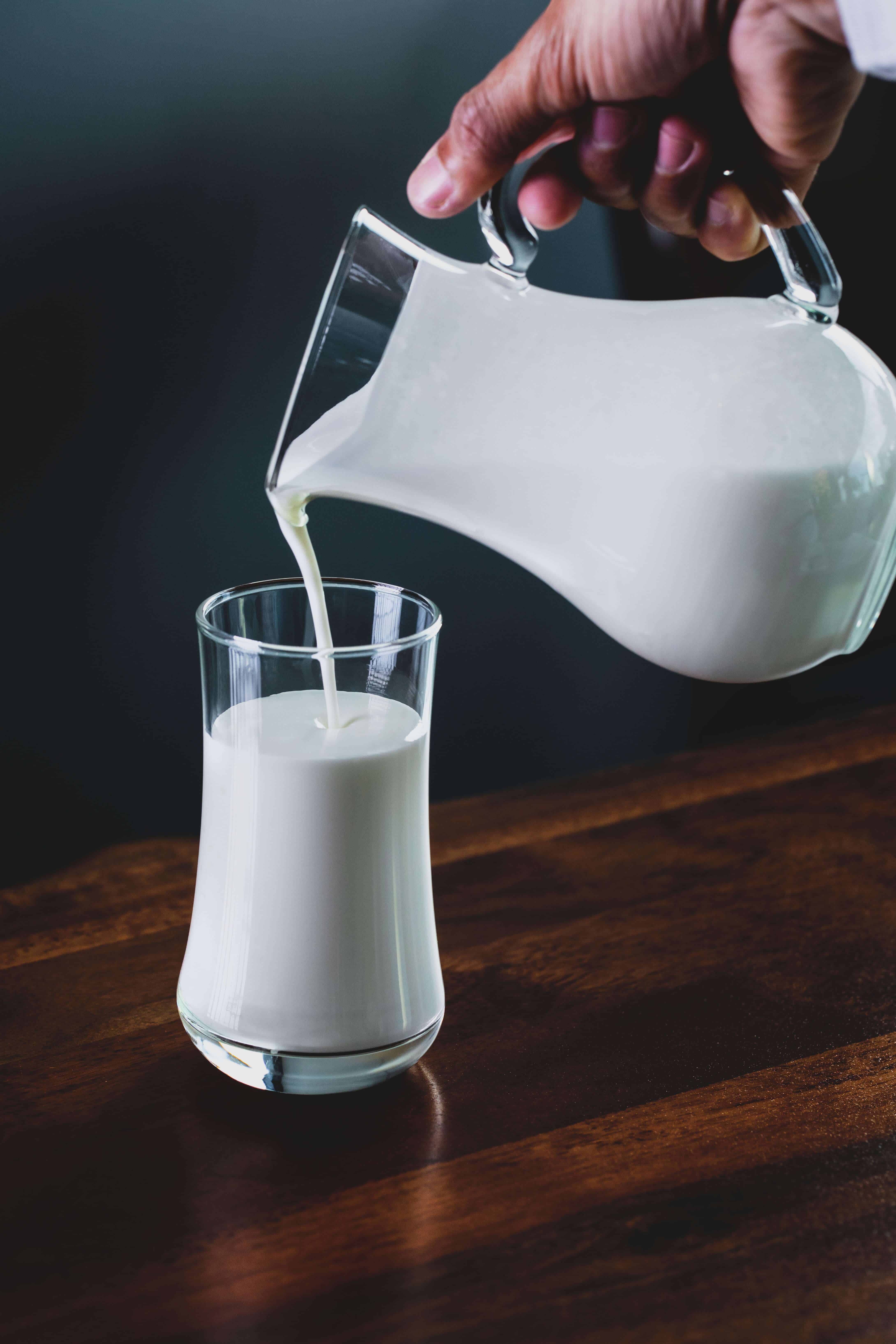 mlieko - eiliv sonas aceron 1379537 unsplash - Potrebujeme mlieko pre život?