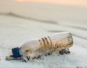 Je recyklácia riešenie problému s plastovým odpadom?