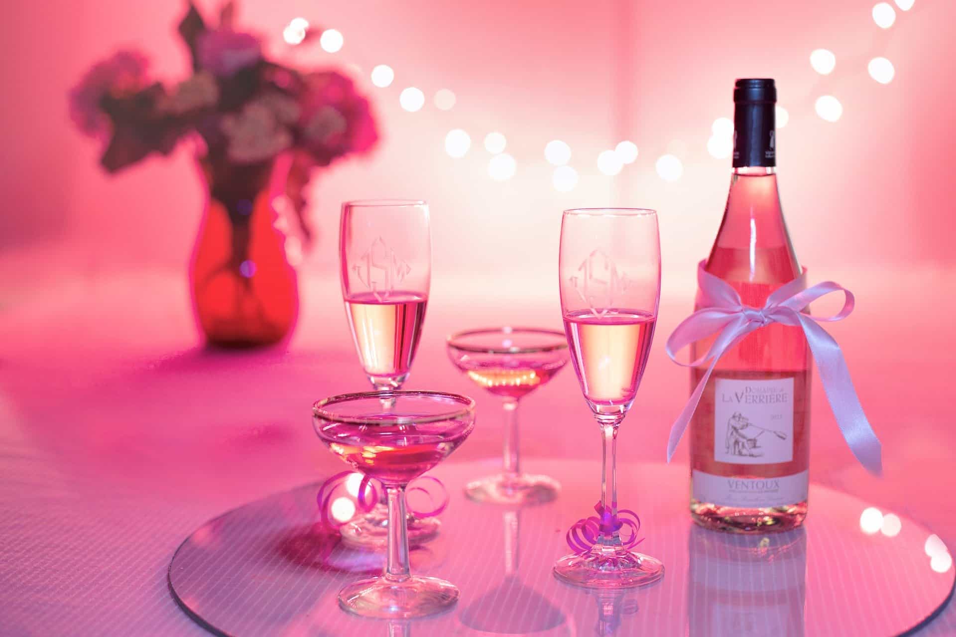 rande - pink wine 1964457 1920 - Päť tipov na dokonalé valentínske rande