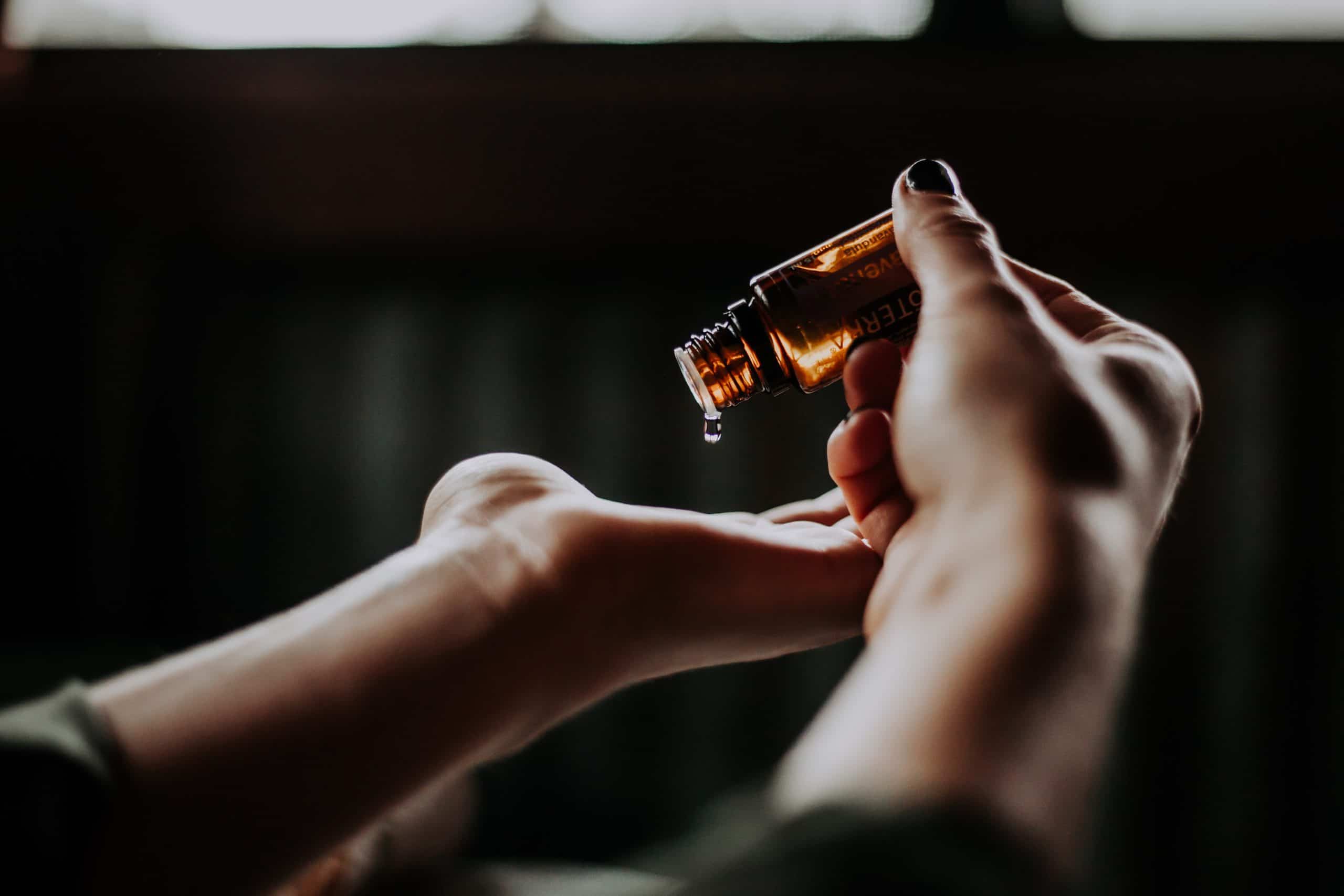 aromaterapia - christin hume 0MoF Fe0w0A unsplash scaled - Liečivé vône: Zatočte s únavou