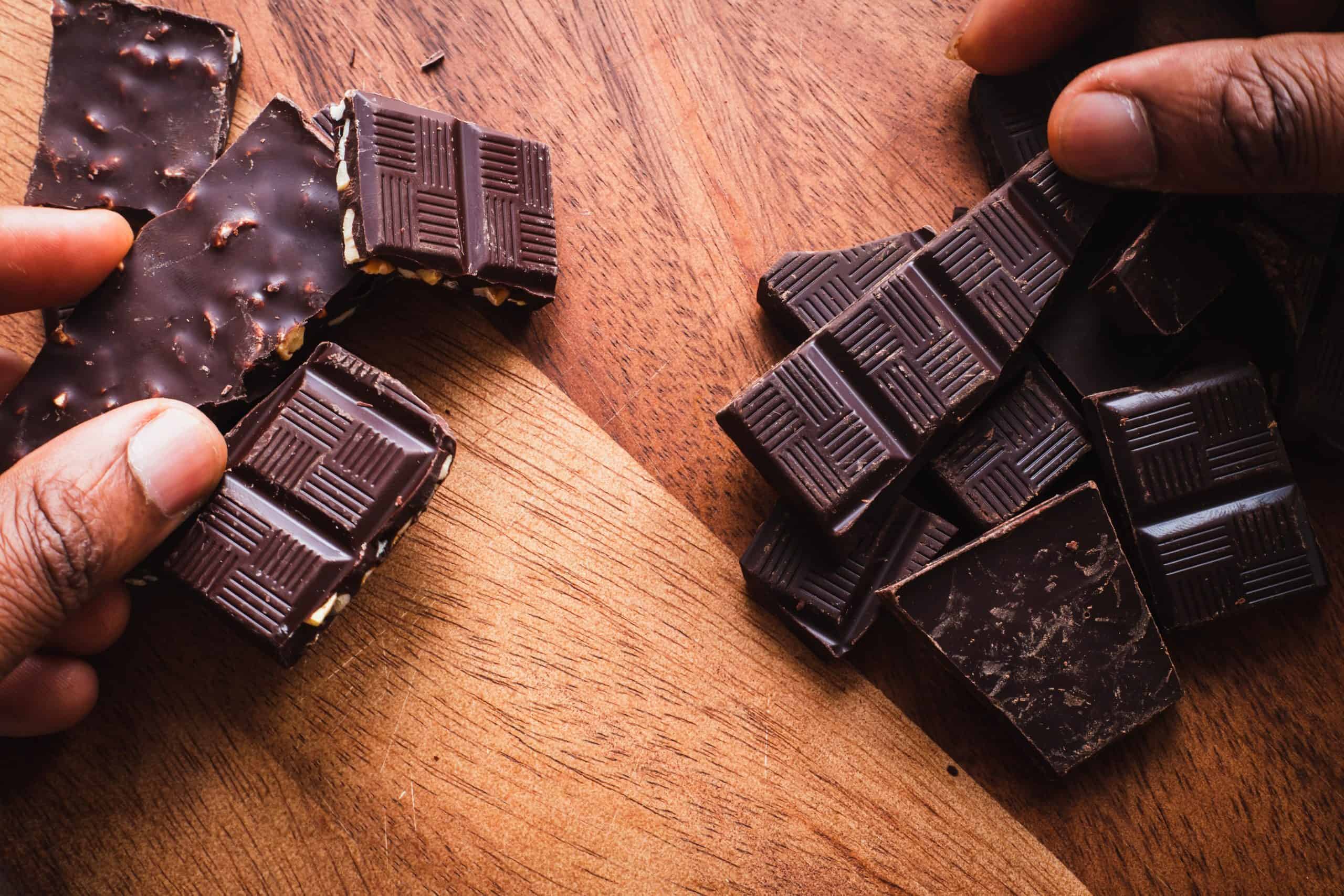 aktívne látky ukryté v čokoláde - louis hansel shotsoflouis 6fRyao7izMk unsplash scaled - Aktívne látky ukryté v čokoláde