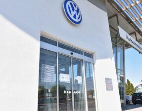 Ilustračná snímka, predajňa  automobilov. Foto: TASR