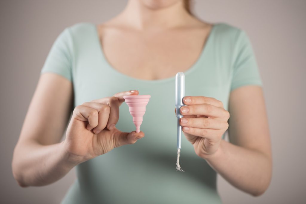 bolestiva menstruacia - cup 3155656 1920 1024x683 - Tieto babské recepty ti pomôžu pri bolestivej menštruácii