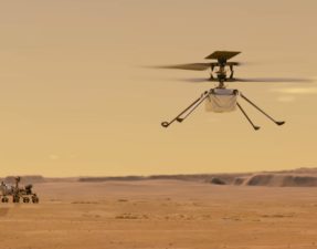 WA 2 archív - Na ilustraènej snímke amerického Národného úradu pre letectvo a vesmír (NASA) je zobrazený vrtu¾ník Ingenuity na planéte Mars, v pozadí robotické vozidlo Perseverance. Pre technické problémy sa odkladá prvý let stroja na inej planéte, ktorý sa mal uskutoèni v nede¾u 11. apríla 2021 na Marse. V noci na nede¾u to oznámil americký Národný úrad pre letectvo a vesmír (NASA), ktorý cituje agentúra DPA.  Avizovaný let sa uskutoèní najskôr 14. apríla, píe DPA. FOTO TASR/AP

FILE - This illustration made available by NASA depicts thehelicopter on Mars which was attached to the bottom of the Perseverance rover, background left. It will be the first aircraft to attempt controlled flight on another planet. (NASA/JPL-Caltech via AP)
