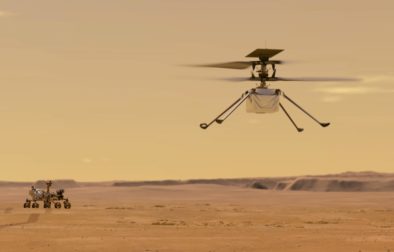 WA 2 archív - Na ilustraènej snímke amerického Národného úradu pre letectvo a vesmír (NASA) je zobrazený vrtu¾ník Ingenuity na planéte Mars, v pozadí robotické vozidlo Perseverance. Pre technické problémy sa odkladá prvý let stroja na inej planéte, ktorý sa mal uskutoèni v nede¾u 11. apríla 2021 na Marse. V noci na nede¾u to oznámil americký Národný úrad pre letectvo a vesmír (NASA), ktorý cituje agentúra DPA.  Avizovaný let sa uskutoèní najskôr 14. apríla, píe DPA. FOTO TASR/AP

FILE - This illustration made available by NASA depicts thehelicopter on Mars which was attached to the bottom of the Perseverance rover, background left. It will be the first aircraft to attempt controlled flight on another planet. (NASA/JPL-Caltech via AP)