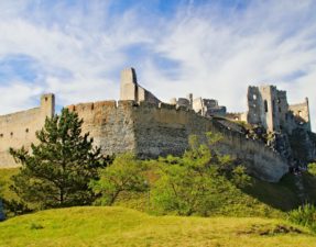 Pýcha v podobe hradov na Slovensku prináša nových návštevníkov každý rok.