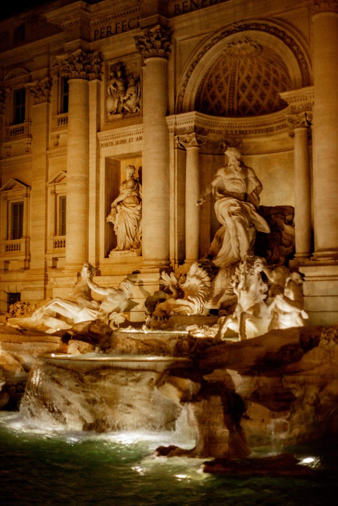 fontana di trevi - IMG 2122 683x1024 - Fontana di Trevi- najznámejšia fontána v Ríme- 2.časť