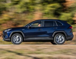 Karoséria auta zostala takmer totožná s predchádzajúcu verziou, výraznejšie zmeny nastali len v prednej časti. Foto: netcarshow.com