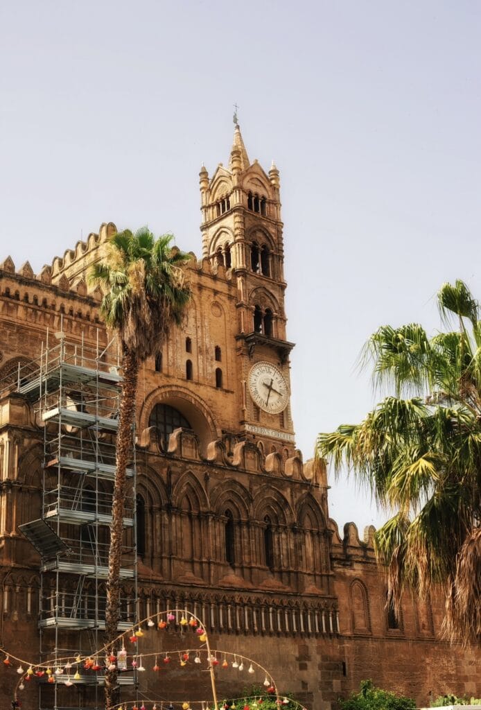 sicilia - IMG 9468 2 694x1024 - Primaciálna metropolitná katedrála Nanebovzatia Panny Márie, resp. jedna z najcharakteristickejších pamiatok mesta Palermo,  Sicília