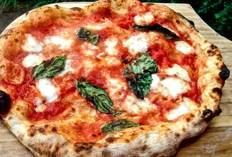 pizza - pizza napoli - Globálna pochúťka &#8211; Pizza Margherita