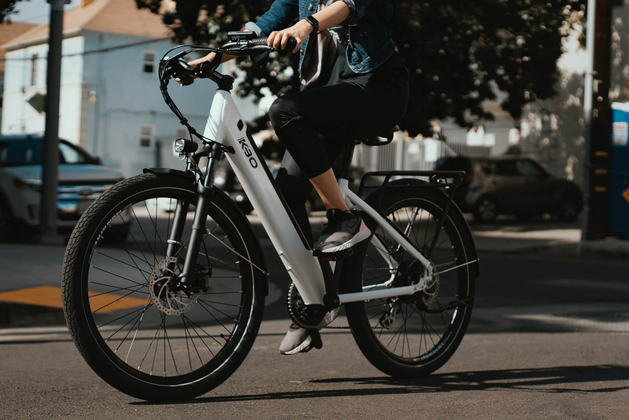 e-bike - kbo bike kXP41LVdcv0 unsplash scaled - Život na e-biku uľahčí bicyklovanie do kopca aj proti vetru